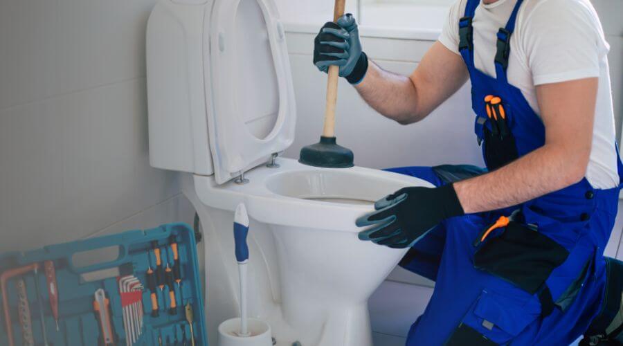 Expert burst pipe repair services in Ellsinore, MO